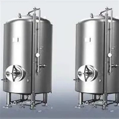 Függőleges fényes sörtartály